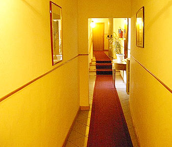 [تصویر:  2010-10-15-Corridor.jpg]